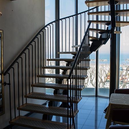 Amba Hotel Римини Екстериор снимка