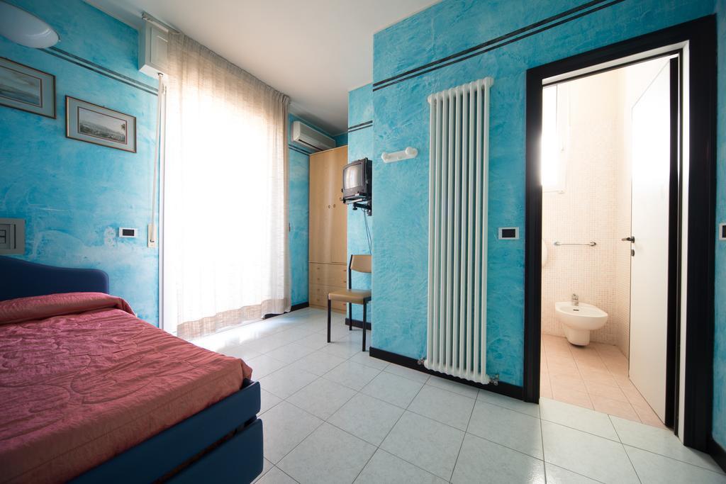 Amba Hotel Римини Екстериор снимка