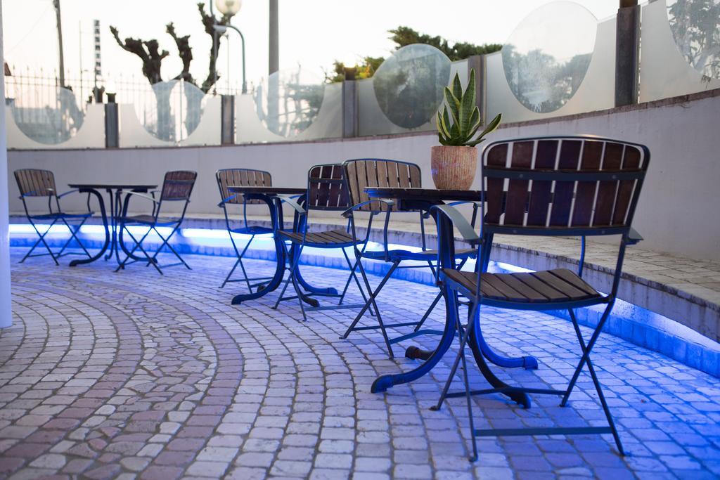 Amba Hotel Римини Екстериор снимка
