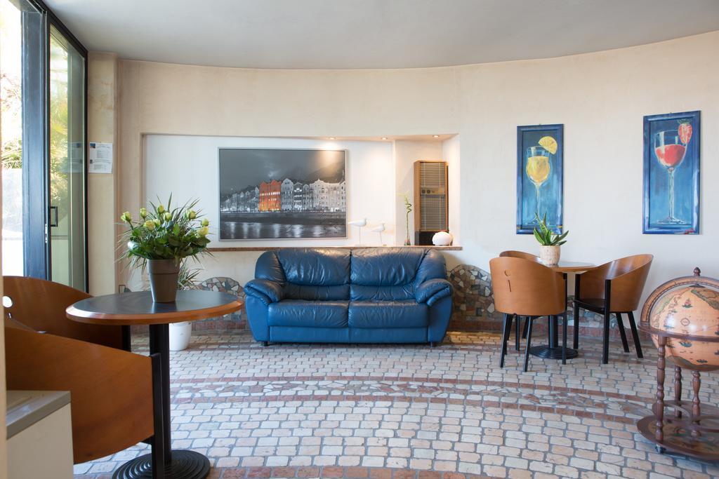 Amba Hotel Римини Екстериор снимка