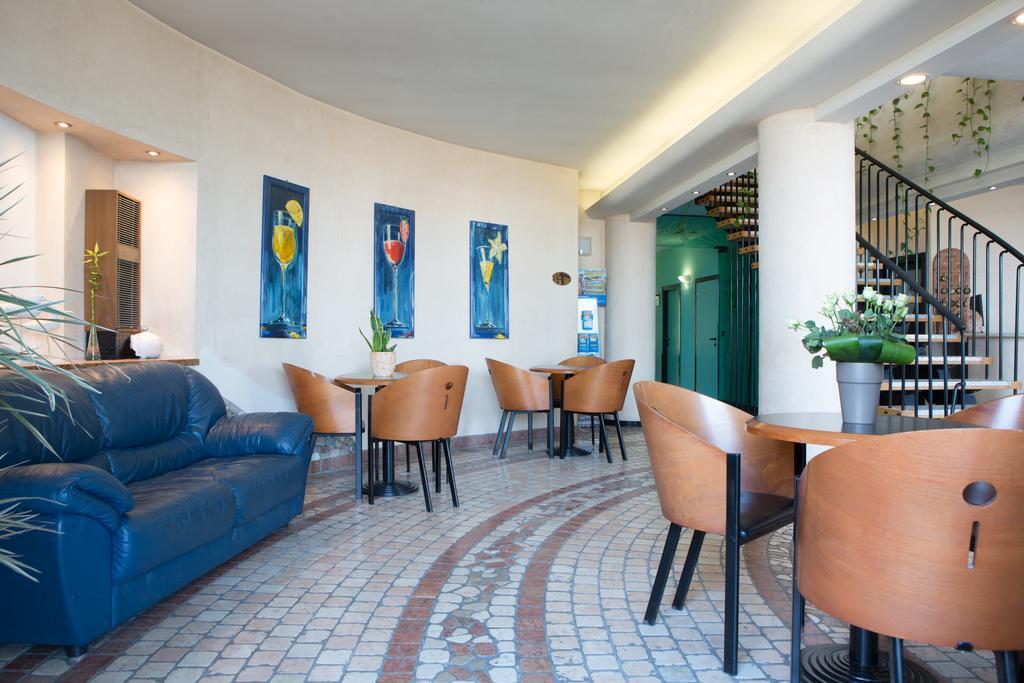 Amba Hotel Римини Екстериор снимка