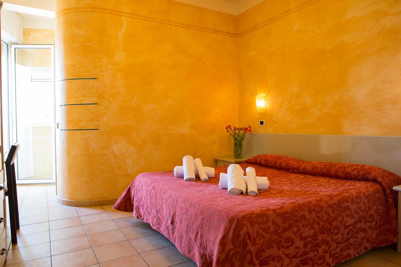 Amba Hotel Римини Екстериор снимка