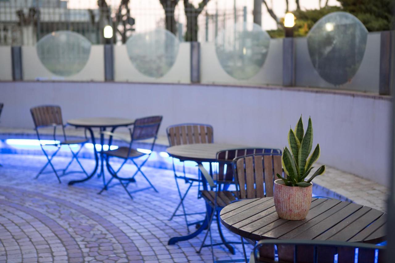 Amba Hotel Римини Екстериор снимка
