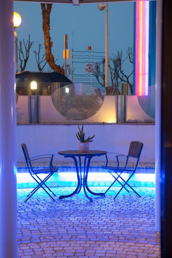 Amba Hotel Римини Екстериор снимка
