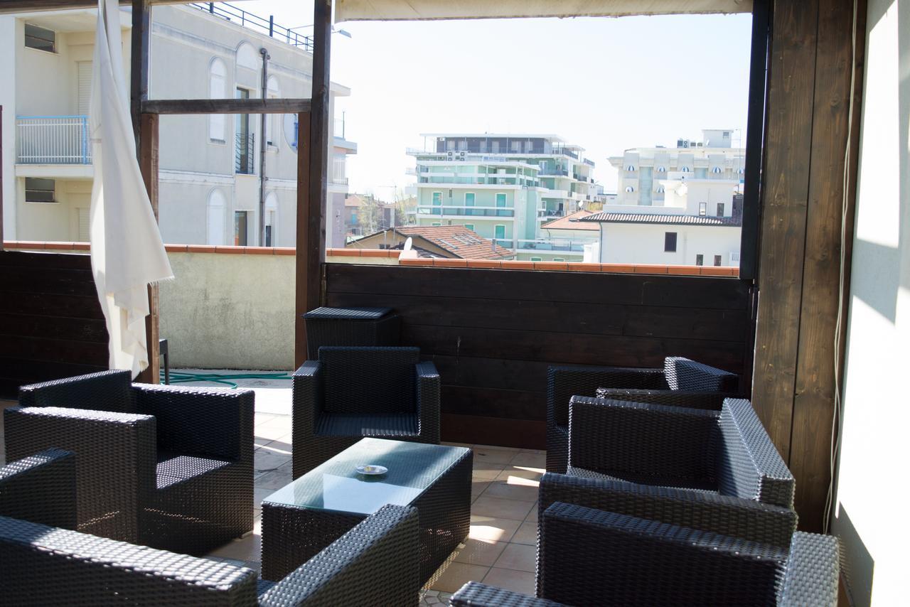 Amba Hotel Римини Екстериор снимка