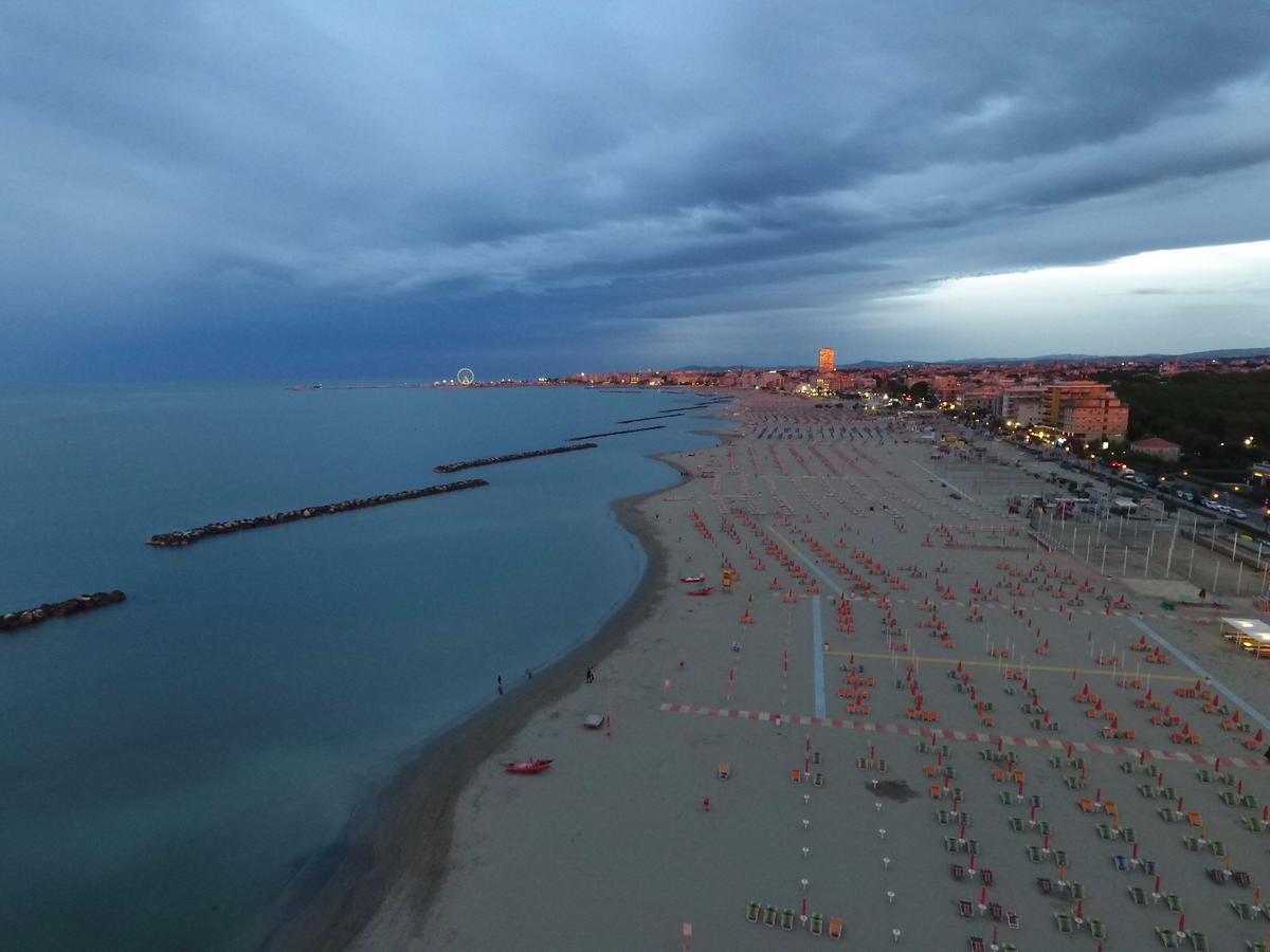 Amba Hotel Римини Екстериор снимка