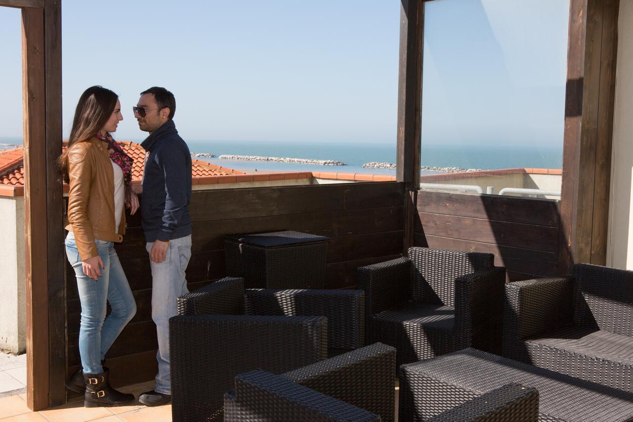 Amba Hotel Римини Екстериор снимка