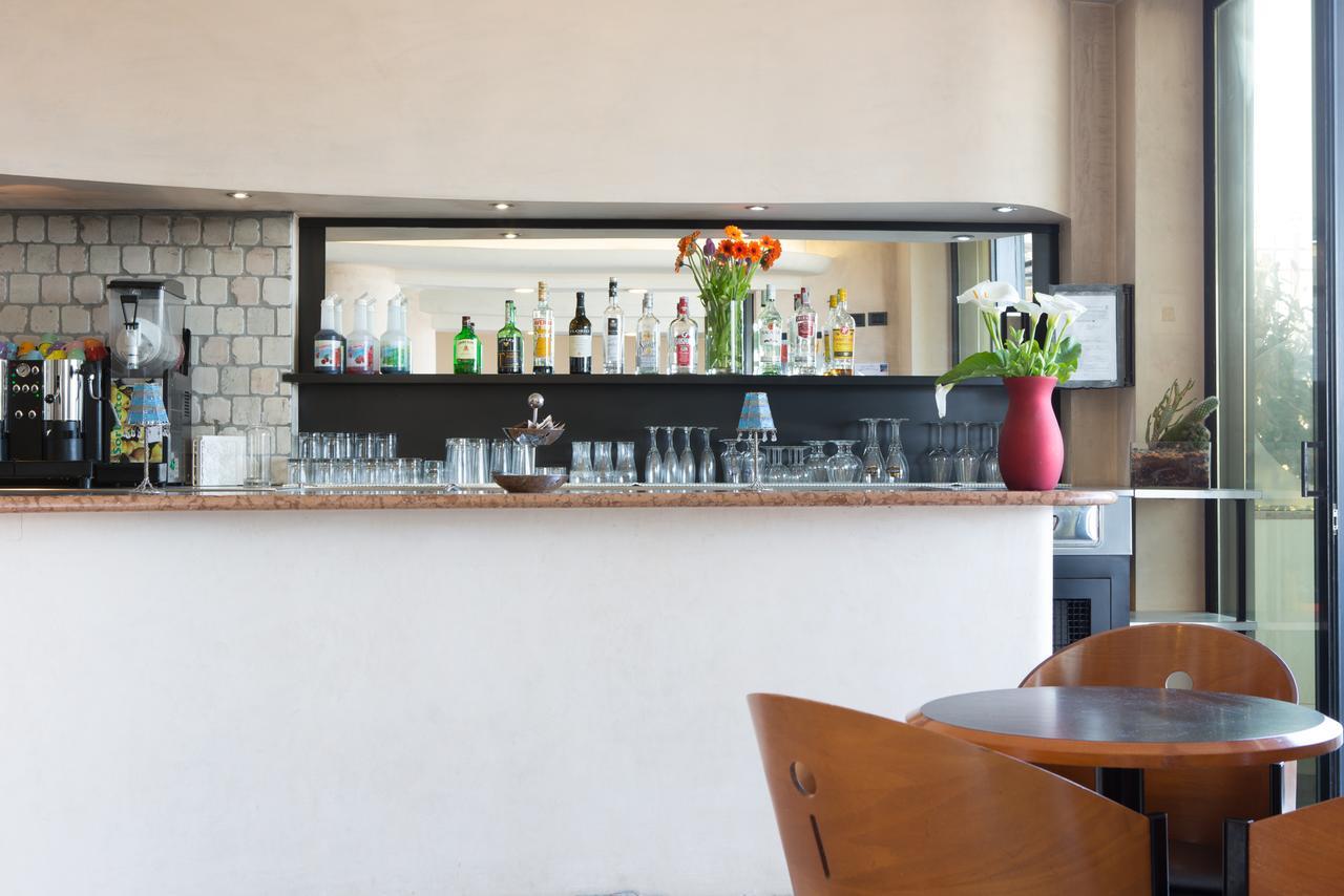 Amba Hotel Римини Екстериор снимка